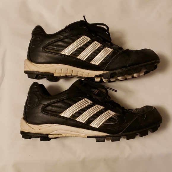 baseball cleats size 8